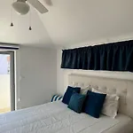 Ocean Breeze Guesthouse * نازاريه