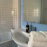 شقة Ocean Breeze Guesthouse *