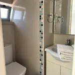 Ocean Breeze Guesthouse Apartmán